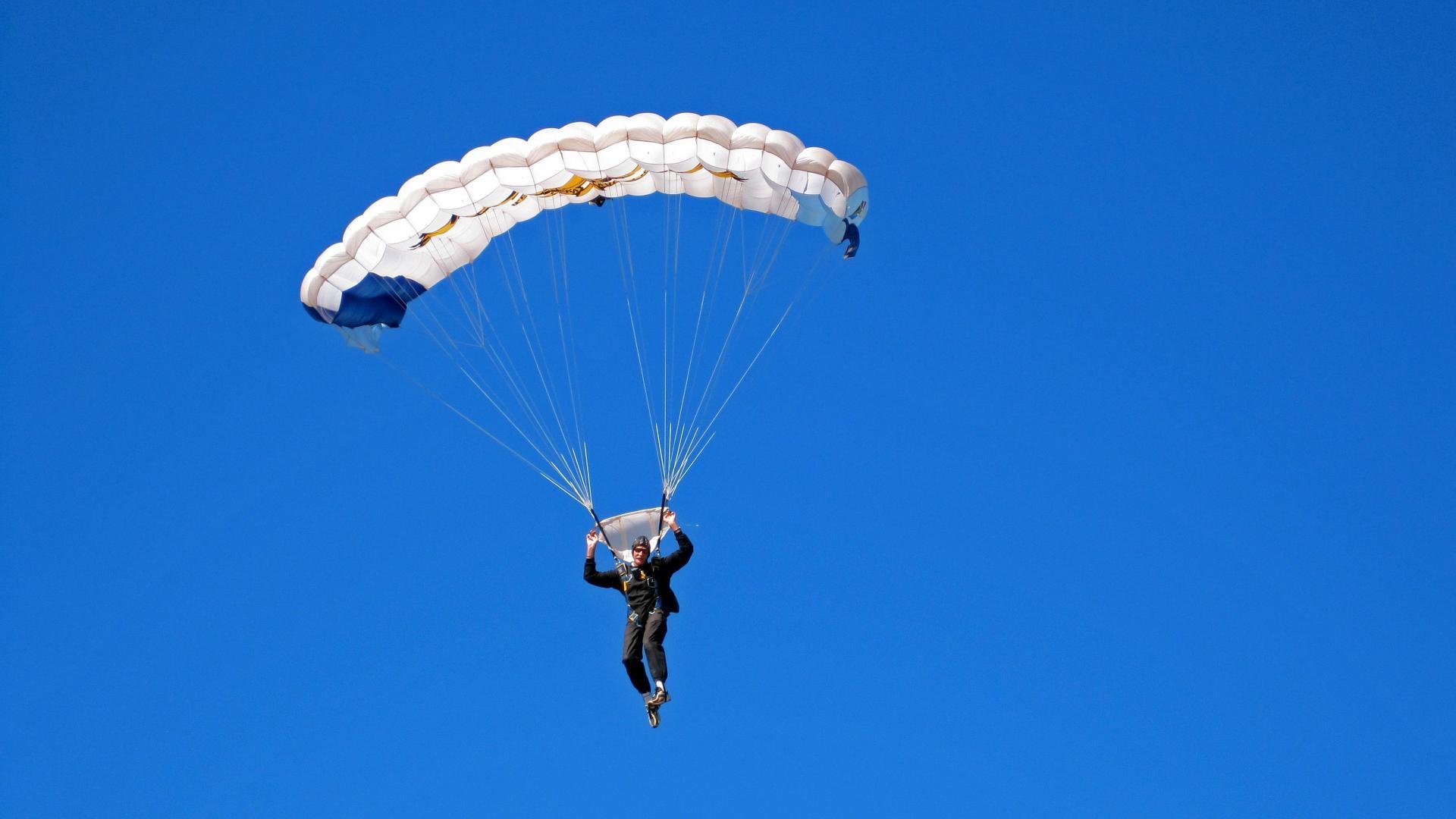 C罗通过直播感谢全球粉丝长期支持，c罗直播带货