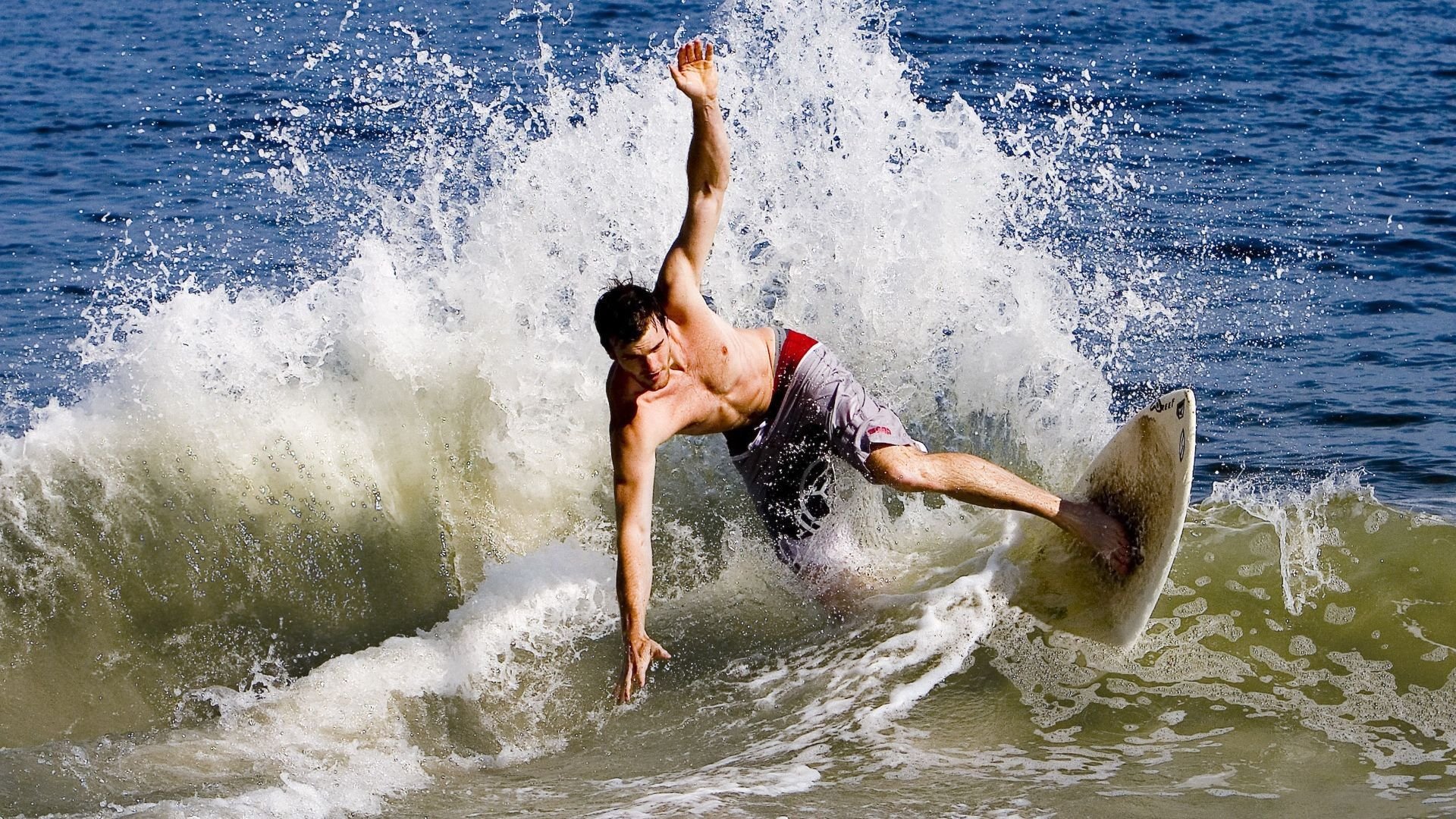 蛙泳比赛韩国女队表现坚韧,蛙泳女运动员